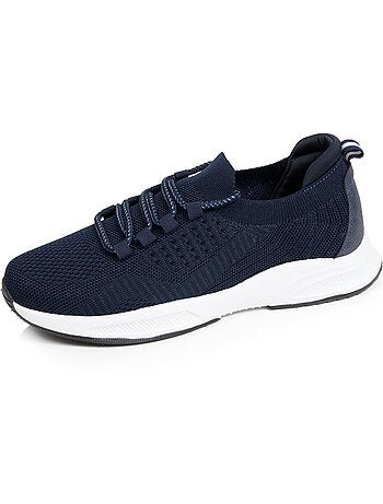 Sneakers slip on, flessibile e leggero, con lacci Isotoner