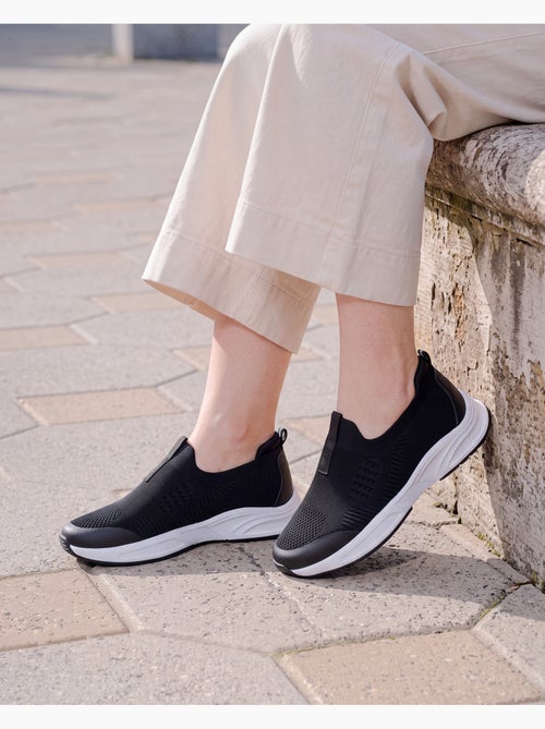 Sneakers confortevole, resistente, con suola in memory e facile da indossare - Kiabi Sneakers confortevole, resistente, con suola in memory e facile da indossare - Kiabi