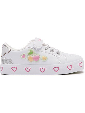 Sneakers conguitos detalles corazón