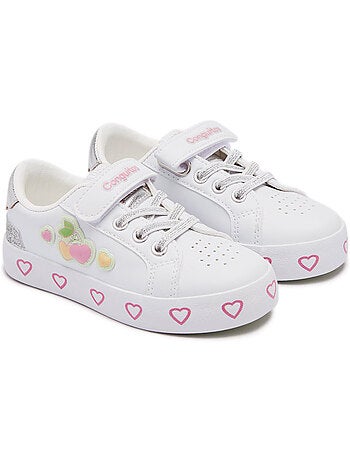 Sneakers conguitos detalles corazón