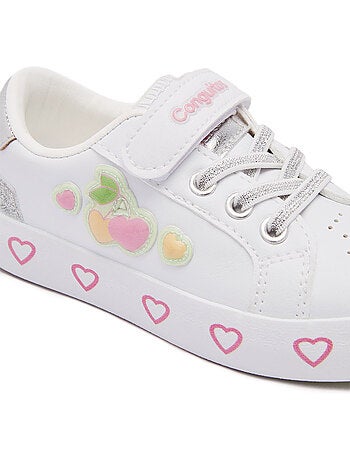 Sneakers conguitos detalles corazón