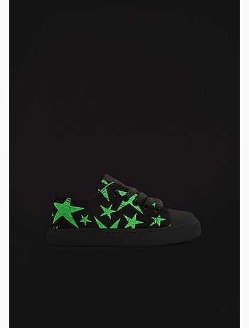 Sneakers conguitos estampado estrellas brillo