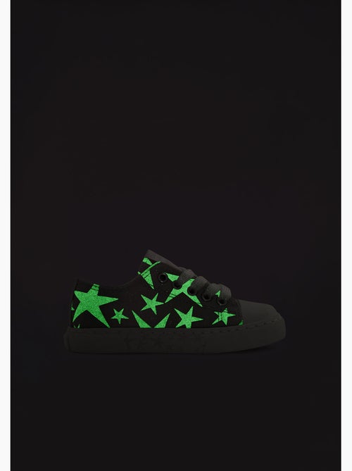 Sneakers conguitos estampado estrellas brillo - Kiabi Sneakers conguitos estampado estrellas brillo - Kiabi