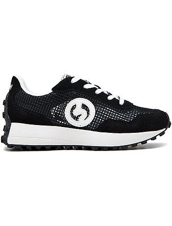 Sneakers conguitos malla detalles