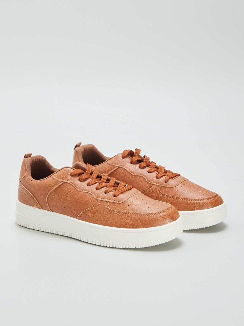 Sneakers da città basse in similpelle MARRONE - Kiabi