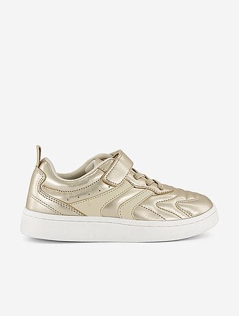 Sneakers dorate con strappi