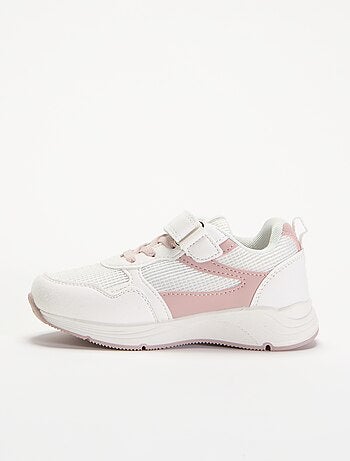 Sneakers in due materiali con strappo