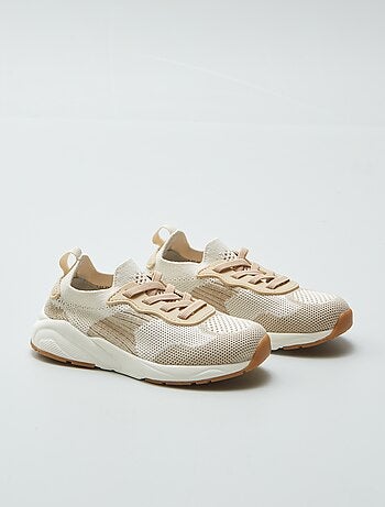 Sneakers in mesh