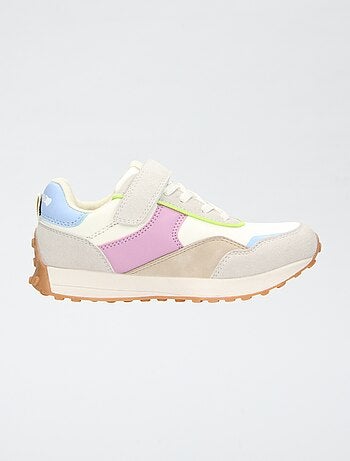 Sneakers in mesh con apertura a lacci e velcro