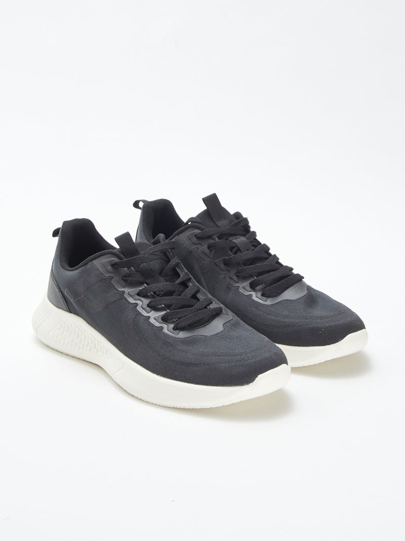 Sneakers in mesh tipo running con lacci Nero - Kiabi