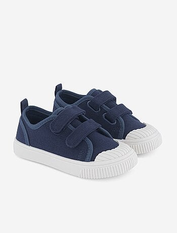 Sneakers in tela con strappo