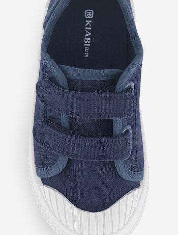 Sneakers in tela con strappo