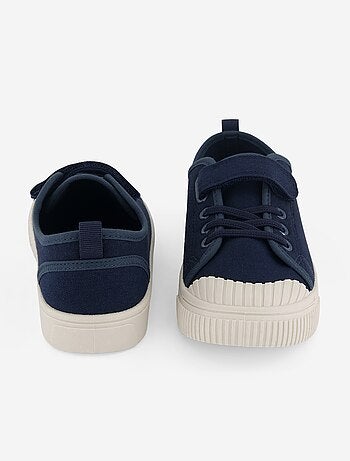 Sneakers in tela con strappo