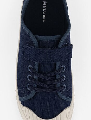 Sneakers in tela con strappo