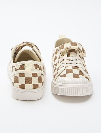 Sneakers in tela con strappo