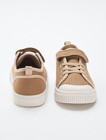 Sneakers in tela con strappo