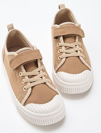 Sneakers in tela con strappo
