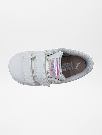 Sneakers 'Puma' olografiche