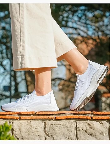 Sneakers slip-on, morbida e leggera, con lacci Isotoner