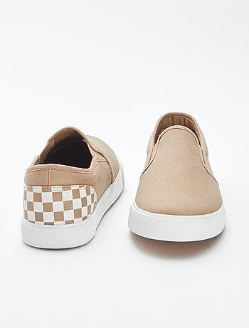 Sneakers slip-on quadrettate