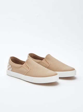 Sneakers slip-on quadrettate
