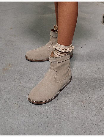 Stivaletti alla caviglia in suede con effetto smerlato