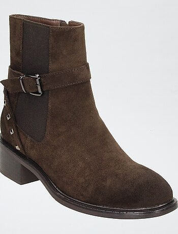 Stivaletti con zip in simil camoscio