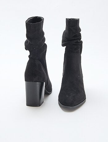 Stivaletti in simil suede effetto plissé