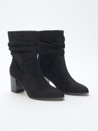 Stivaletti in simil suede effetto plissé