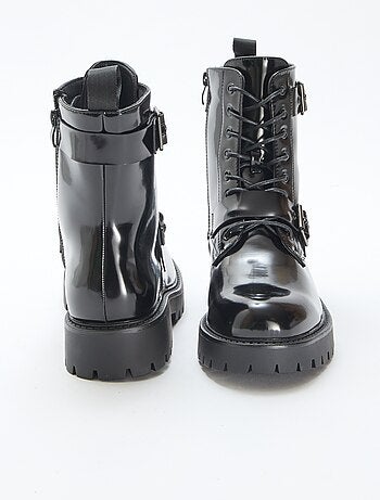 Stivaletti verniciati tinta unita