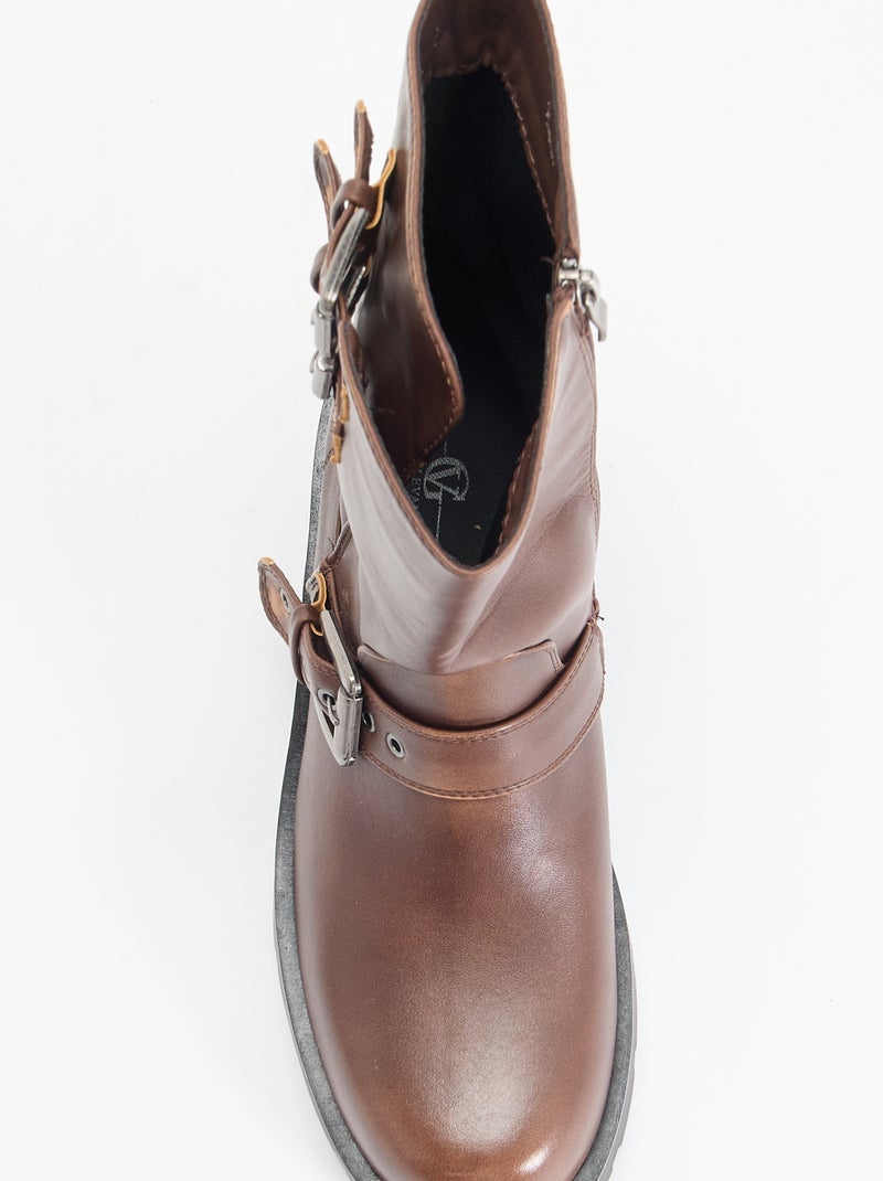 Stivali alti in similpelle con cinturino decorativo Marrone - Kiabi