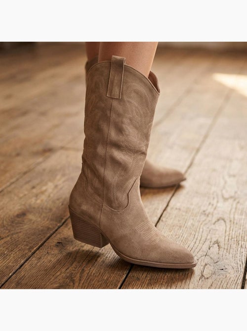 Stivali santiag donna camoscio tacco blocco 6 cm punta affusolata ozabi - Kiabi Stivali santiag donna camoscio tacco blocco 6 cm punta affusolata ozabi - Kiabi