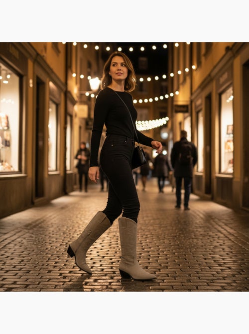 Stivali santiag donna scamosciati tacco blocco 4 cm punta affusolata ozabi - Kiabi Stivali santiag donna scamosciati tacco blocco 4 cm punta affusolata ozabi - Kiabi