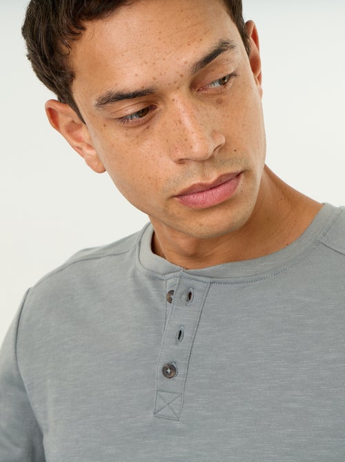 T-shirt a collo tunisino a maniche lunghe - Kiabi T-shirt a collo tunisino a maniche lunghe - Kiabi