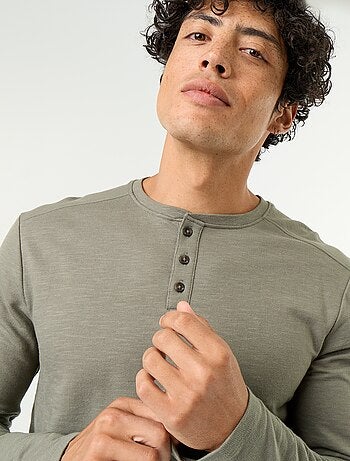 T-shirt a collo tunisino a maniche lunghe
