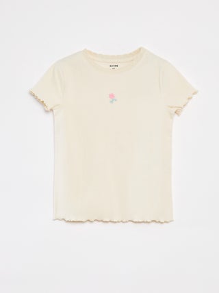 T-shirt a coste a maniche corte con bordi smerlati