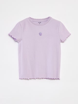 T-shirt a coste a maniche corte con bordi smerlati