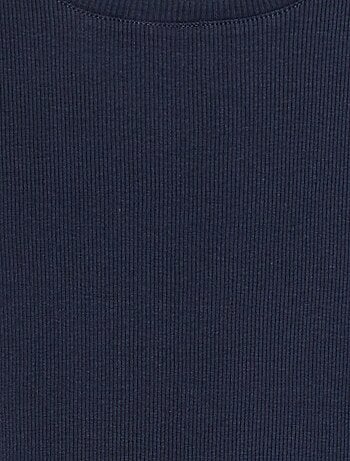 T-shirt a coste bordi ondulati