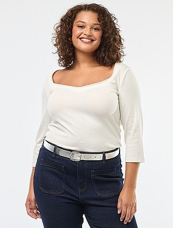 T-shirt a coste con ampia scollatura