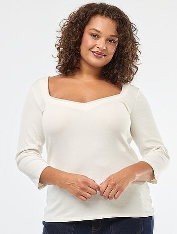 T-shirt a coste con ampia scollatura