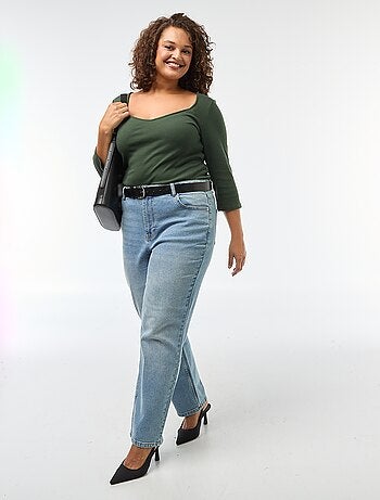 T-shirt a coste con ampia scollatura