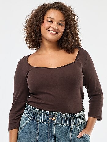 T-shirt a coste con ampia scollatura