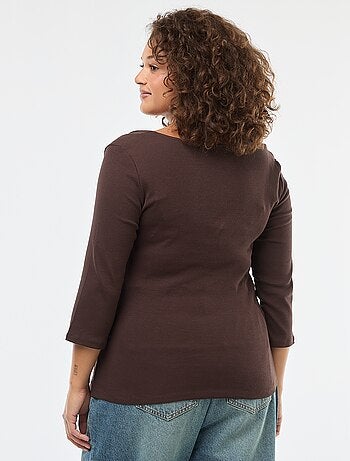 T-shirt a coste con ampia scollatura