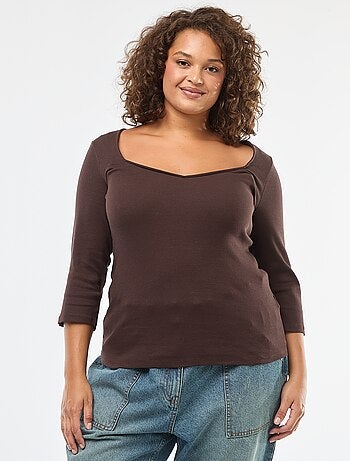 T-shirt a coste con ampia scollatura