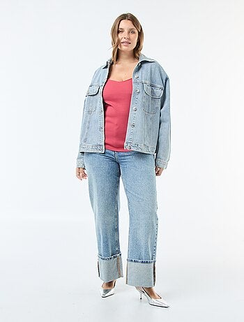 T-shirt a coste con ampia scollatura