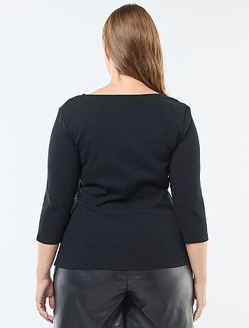 T-shirt a coste con ampia scollatura