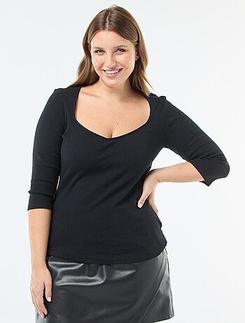 T-shirt a coste con ampia scollatura