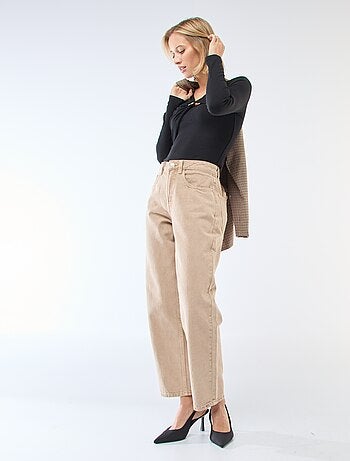 T-shirt a costine con bijoux decorativi sul davanti