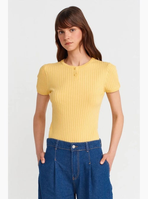 T-shirt a costine con bottoni manica corta dilvin - Kiabi T-shirt a costine con bottoni manica corta dilvin - Kiabi