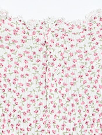 T-shirt a costine con collo ondulato